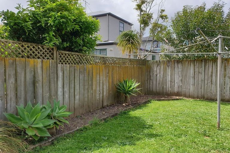 Photo of property in 2/14a Puriri Street, Takapuna, Auckland, 0622