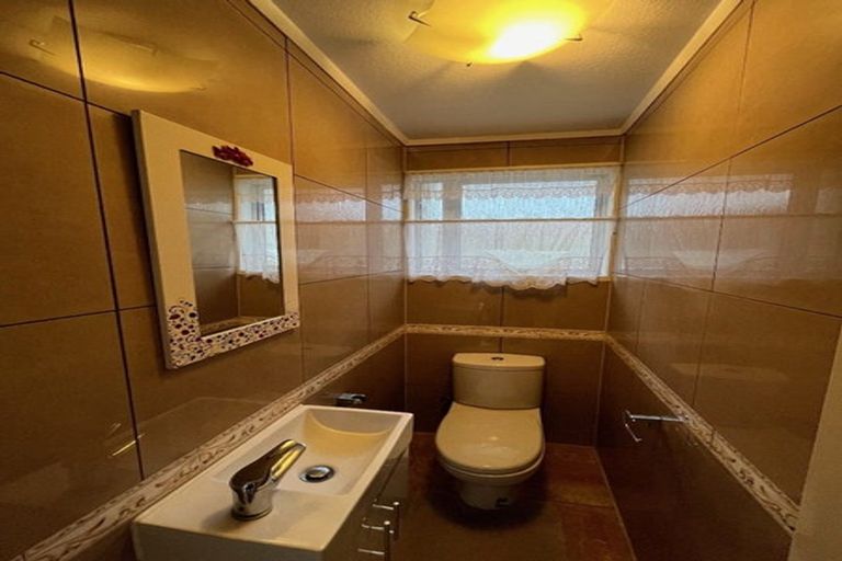 Photo of property in 17 Radiata Lane, Chatswood, Auckland, 0626