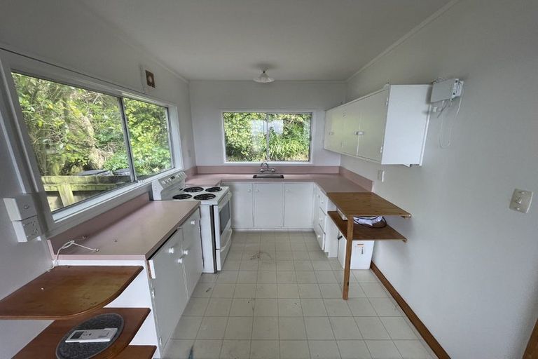 Photo of property in 13-13a Espin Crescent, Karori, Wellington, 6012