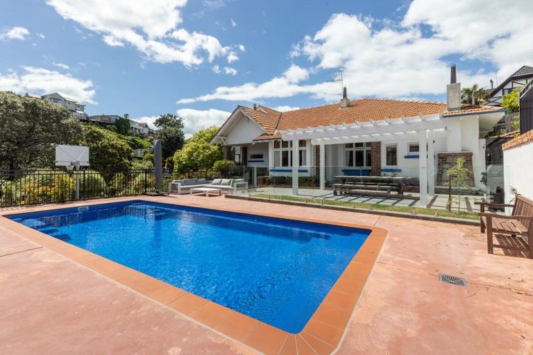 Photo of property in 60 Milton Road, Bluff Hill, Napier, 4110