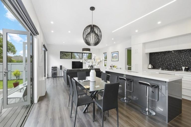 Photo of property in 37 Royal Park Drive, Parklands, Christchurch, 8083