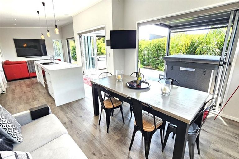 Photo of property in 106 Nikau Close, Matarangi, Whitianga, 3592