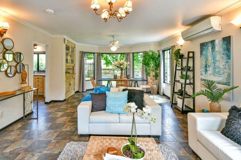 Photo of property in 14 Cameron Place, Drury, 2113