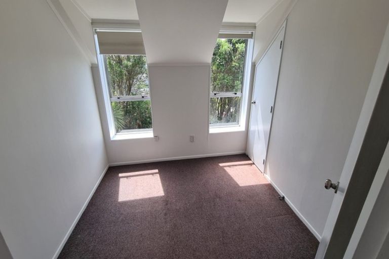 Photo of property in 7 Hollydale Grove, Churton Park, Wellington, 6037