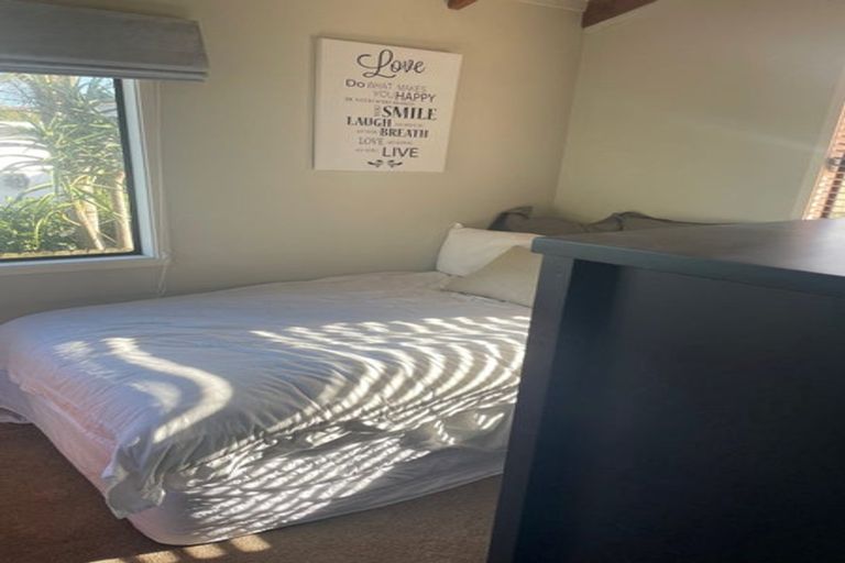 Photo of property in 2/166 Rangatira Road, Beach Haven, Auckland, 0626