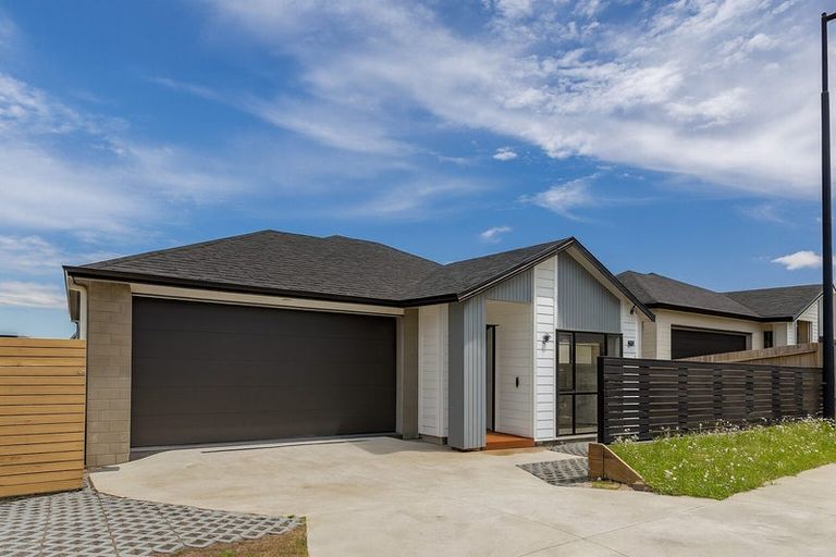 Photo of property in 17 Whale Bay Rise, Gulf Harbour, Whangaparaoa, 0930