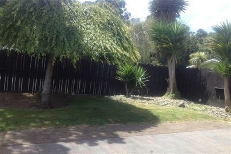 Photo of property in 2/15 Rosehill Drive, Rosehill, Papakura, 2113