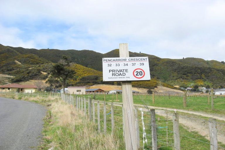 Photo of property in 33 Pencarrow Crescent, Wainuiomata, Lower Hutt, 5014