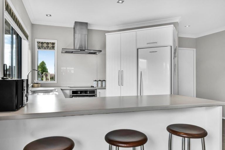 Photo of property in 1/276 Mangorei Road, Merrilands, New Plymouth, 4312