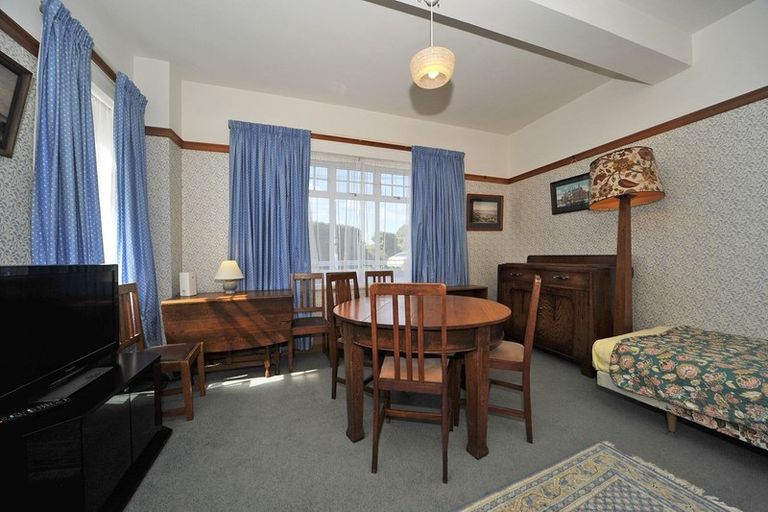 Photo of property in Chevening Flats, 90 Salamanca Road, Kelburn, Wellington, 6012