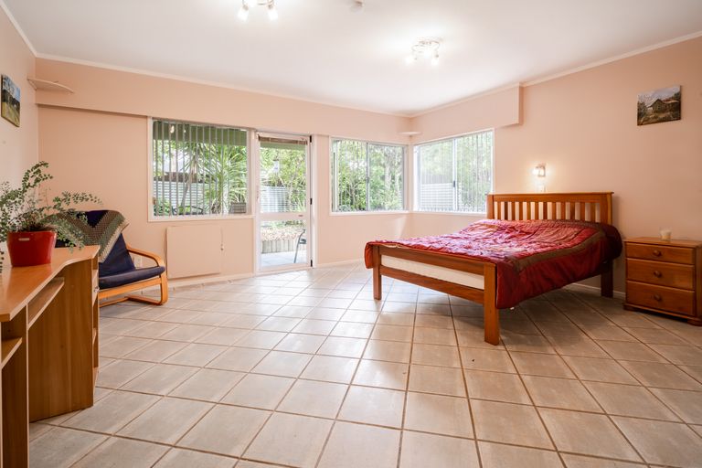 Photo of property in 23 Tanoa Place, Glendene, Auckland, 0602