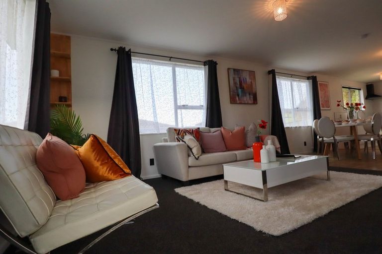 Photo of property in 2/72 Palmers Road, Clendon Park, Auckland, 2103