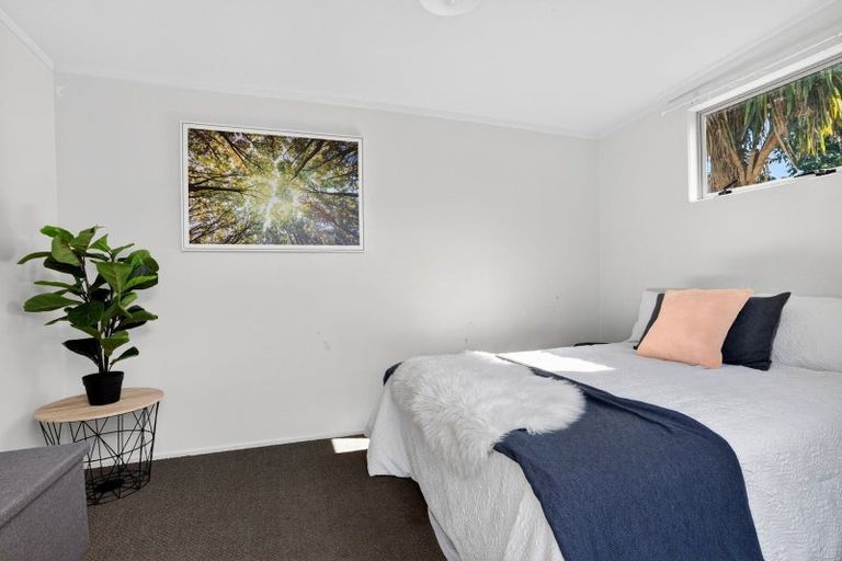 Photo of property in 7 Hinton Place, Weymouth, Auckland, 2103