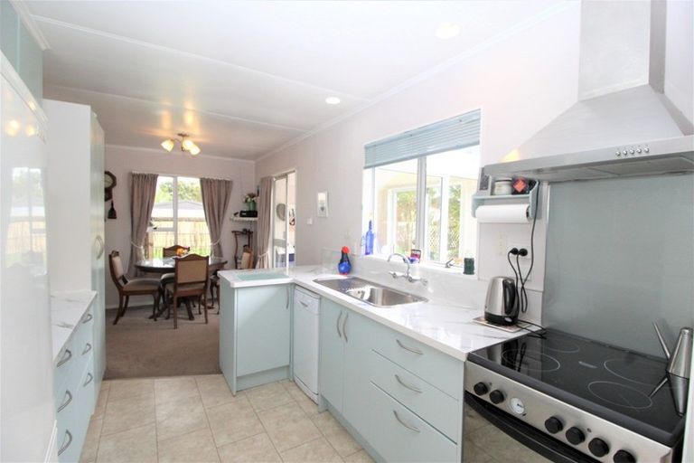 Photo of property in 19 Bowen Street, Woodville, 4920