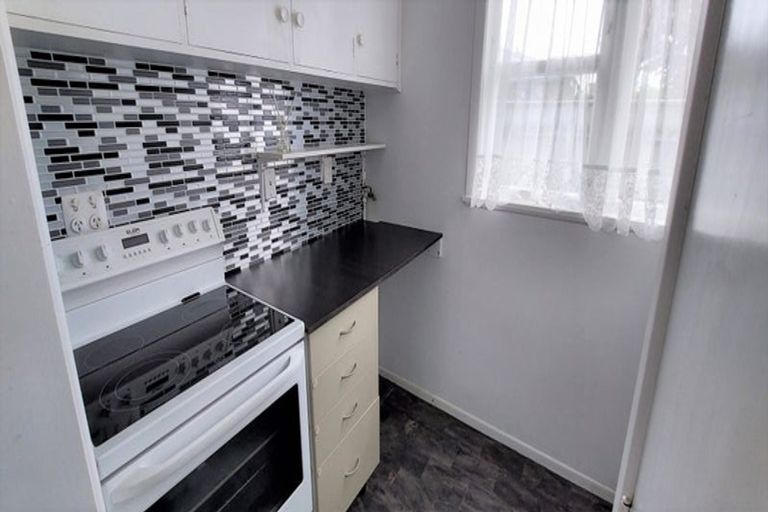 Photo of property in 88 Queenwood Road, Levin, 5510