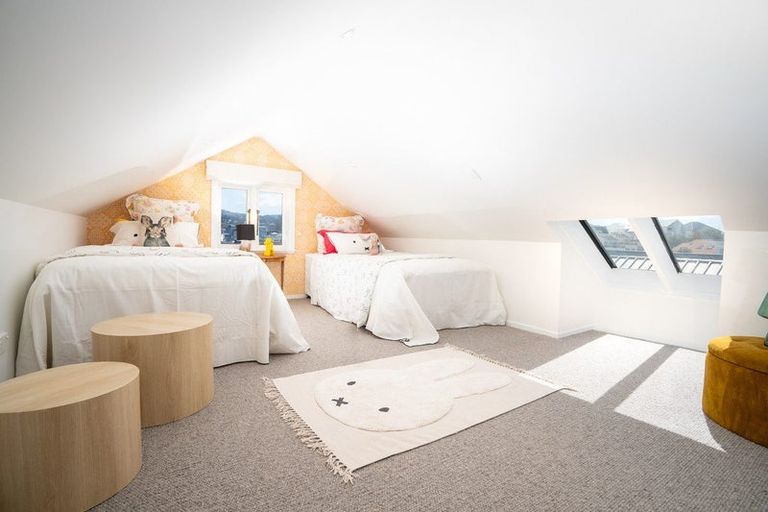 Photo of property in 16 Hawker Street, Mount Victoria, Wellington, 6011