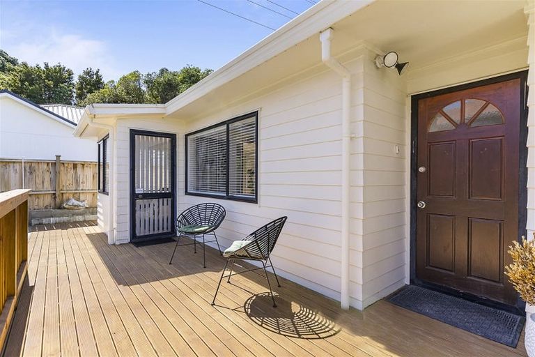Photo of property in 20a Atlantis Place, Totara Vale, Auckland, 0629