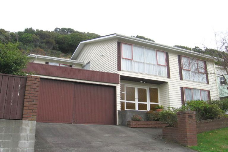 Photo of property in 27 Balliol Drive, Tawa, Wellington, 5028