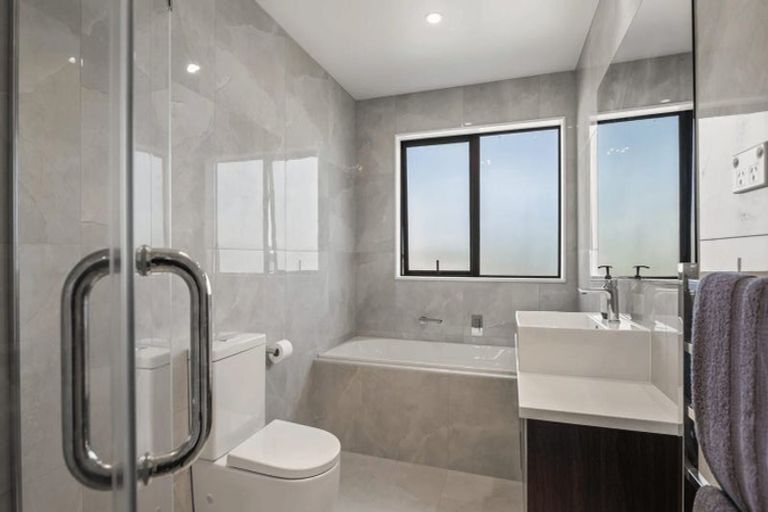 Photo of property in 11 Koiora Road, Clarks Beach, 2122