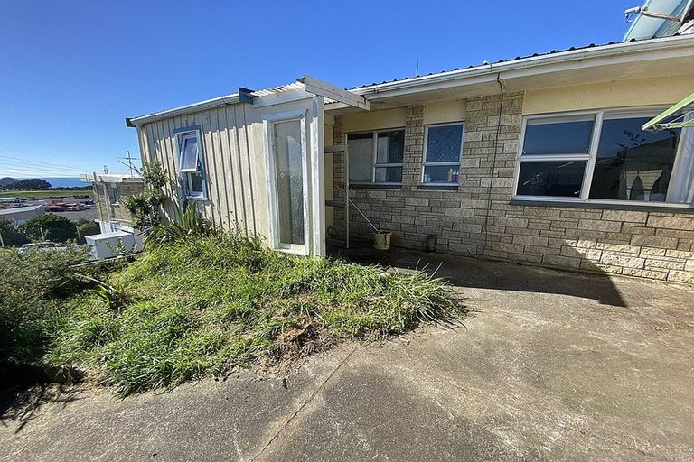 Photo of property in 27c Port View Crescent, Moturoa, New Plymouth, 4310
