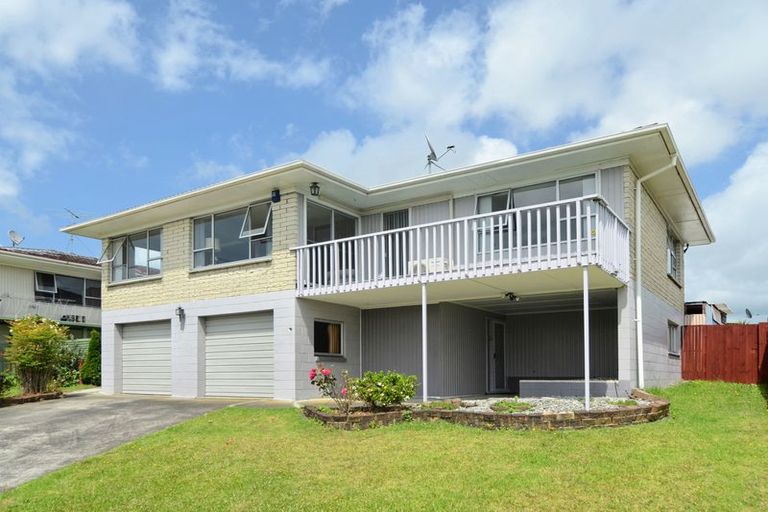 Photo of property in 12 Bodi Place, Te Atatu South, Auckland, 0610