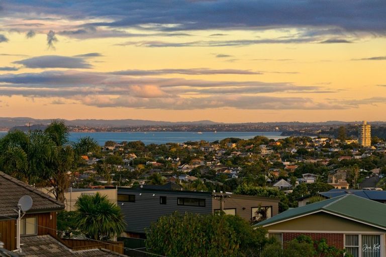 Photo of property in 13a Parr Terrace, Castor Bay, Auckland, 0620