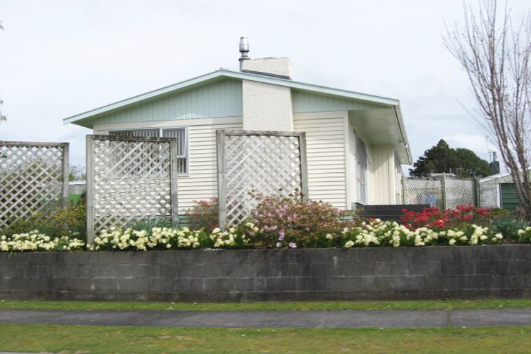 Photo of property in 5 Kowhai Street, Inglewood, 4330