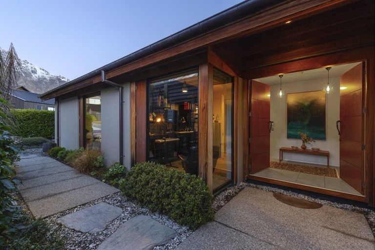 Photo of property in 34 Rannoch Drive, Jacks Point, Queenstown, 9371