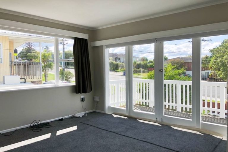 Photo of property in 72 Waimumu Road, Massey, Auckland, 0614