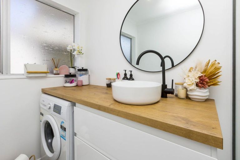 Photo of property in 19a Gemstone Drive, Birchville, Upper Hutt, 5018