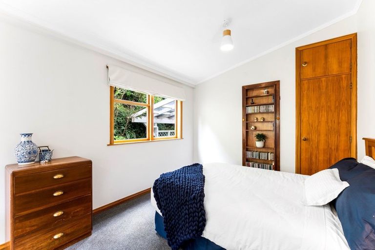 Photo of property in 18 Pinehaven Road, Pinehaven, Upper Hutt, 5019