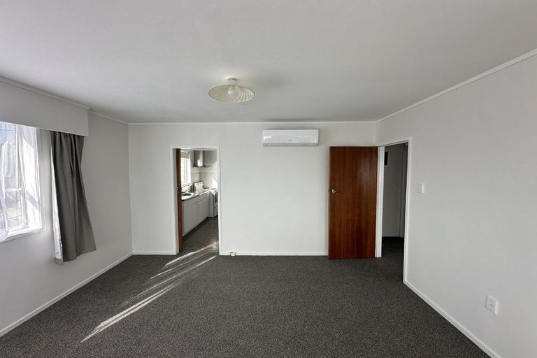Photo of property in 1/62 Tiroroa Avenue, Te Atatu South, Auckland, 0610