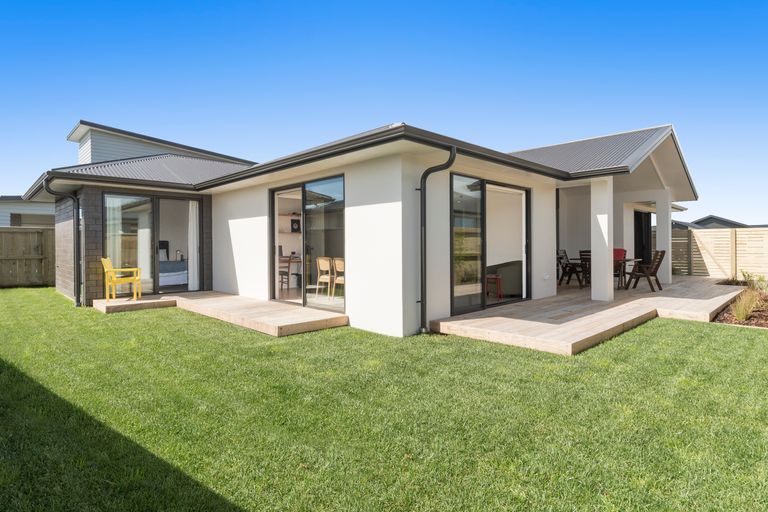 Photo of property in 122 Puhirake Crescent, Pyes Pa, Tauranga, 3112