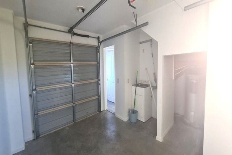 Photo of property in 19 Lockington Avenue, Henderson, Auckland, 0612