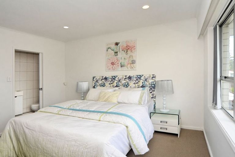 Photo of property in 12 Bodi Place, Te Atatu South, Auckland, 0610