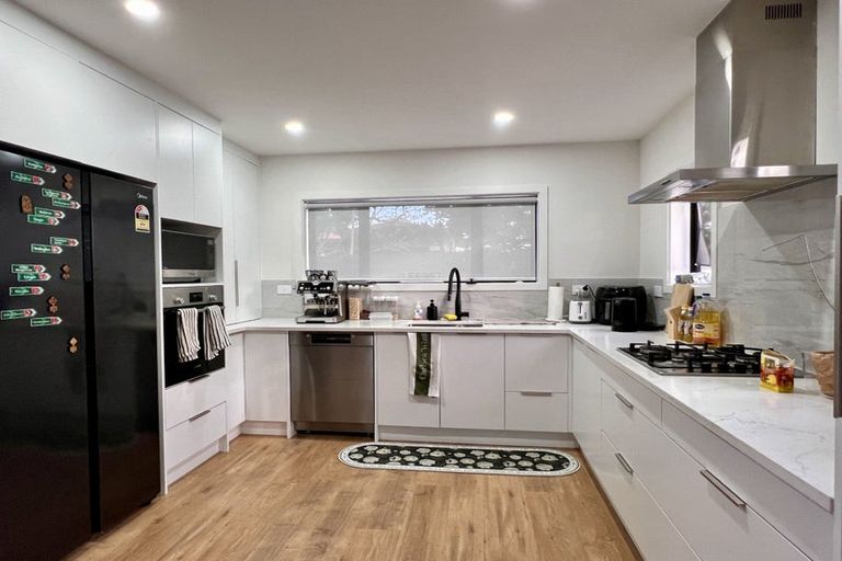 Photo of property in 53a Megan Avenue, Pakuranga Heights, Auckland, 2010