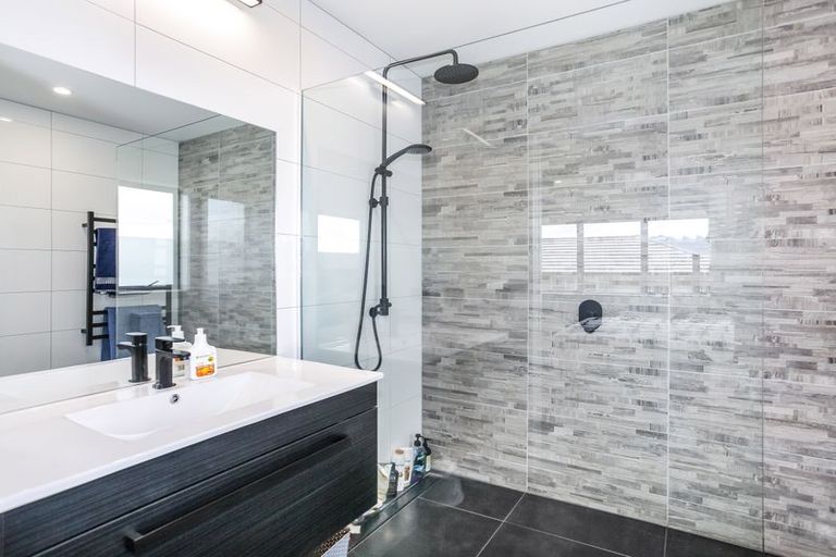 Photo of property in 28 Hillpark Drive, Pokeno, 2402