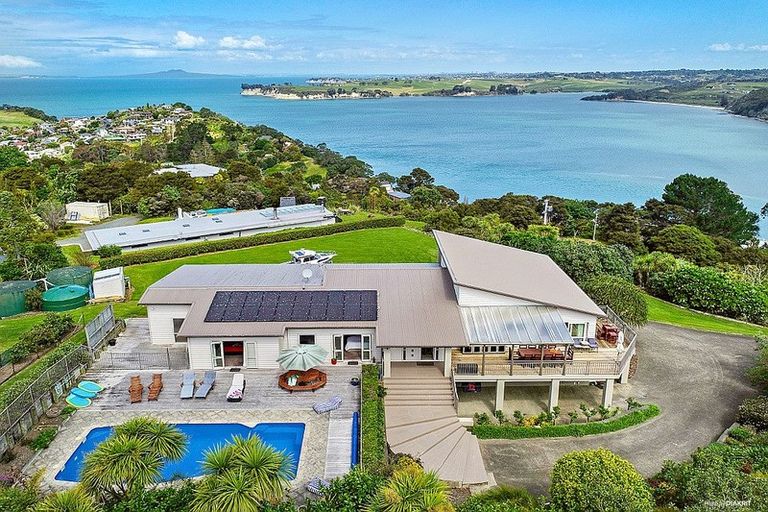 Photo of property in 170 Wade River Road, Wade Heads, Whangaparaoa, 0932