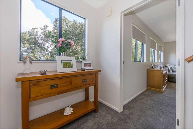 Photo of property in 18 Carento Way, Stanmore Bay, Whangaparaoa, 0932