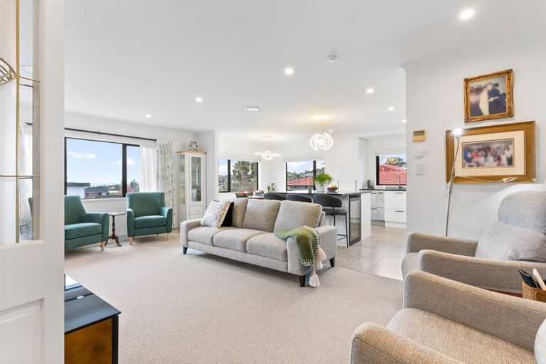 Photo of property in 32 Amante Crescent, Mairangi Bay, Auckland, 0630