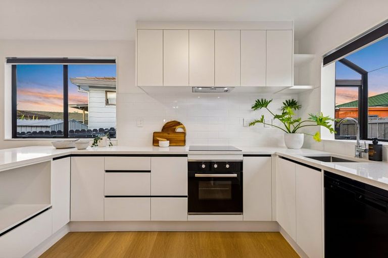 Photo of property in 2/4 Myna Place, Weymouth, Auckland, 2103