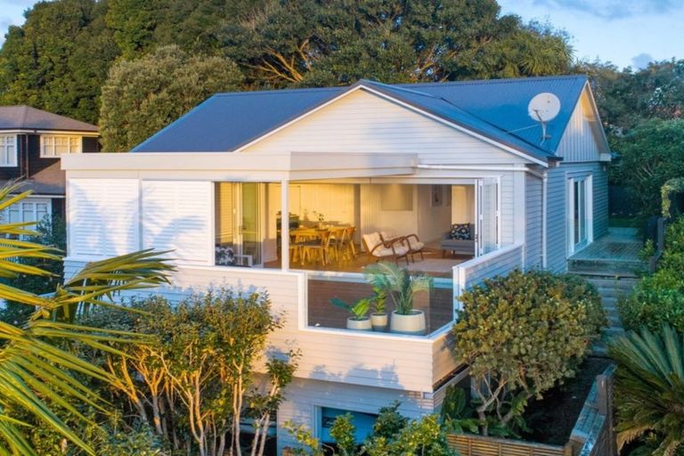 Photo of property in 68 St Michaels Avenue, Point Chevalier, Auckland, 1022