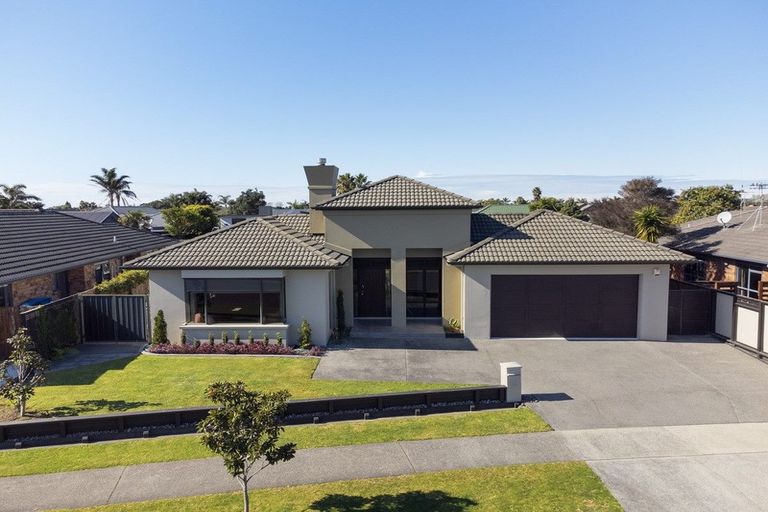 Photo of property in 35 Aranui Drive, Papamoa Beach, Papamoa, 3118