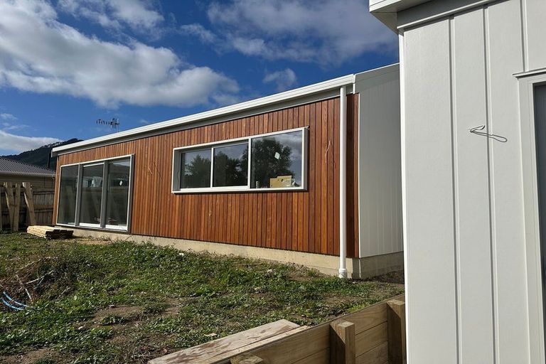 Photo of property in 21 Ruru Street, Waikanae, 5036