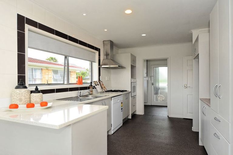 Photo of property in 12 Bodi Place, Te Atatu South, Auckland, 0610