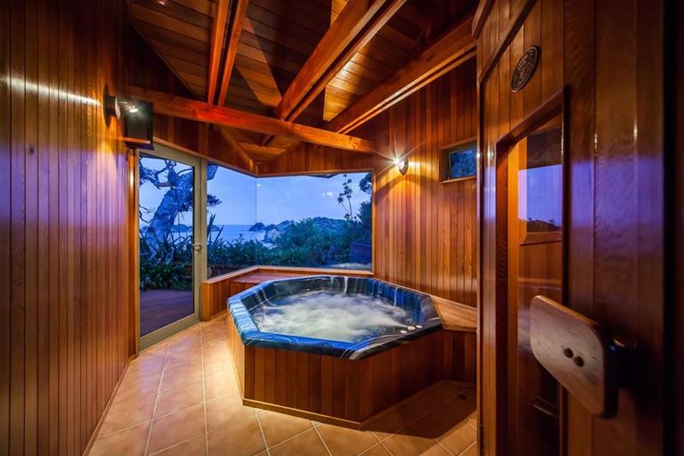 Photo of property in 356 Rockell Road, Whananaki, Hikurangi, 0181