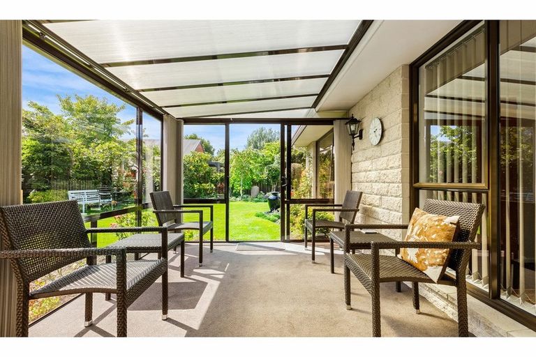 Photo of property in 18 Crosdale Place, Burnside, Christchurch, 8042