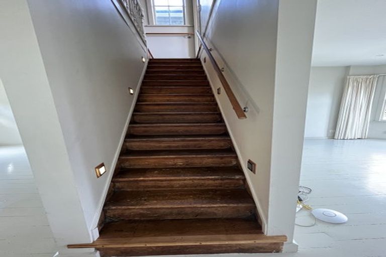 Photo of property in 14 Edge Hill, Mount Victoria, Wellington, 6011