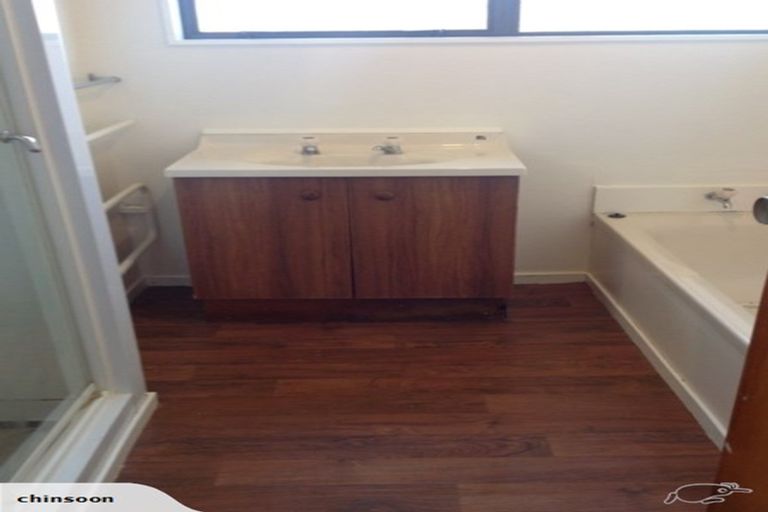 Photo of property in 162 Newlands Road, Newlands, Wellington, 6037