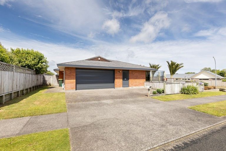 Photo of property in 68 Branch Road, Highlands Park, New Plymouth, 4312
